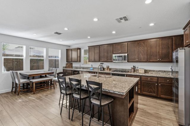 398 Atlantica Drive S, Madera, CA 93636