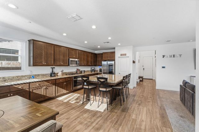 398 Atlantica Drive S, Madera, CA 93636