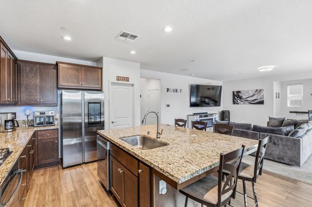 398 Atlantica Drive S, Madera, CA 93636