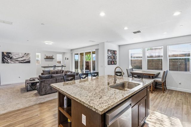 398 Atlantica Drive S, Madera, CA 93636