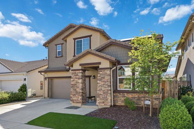 398 Atlantica Drive S, Madera, CA 93636