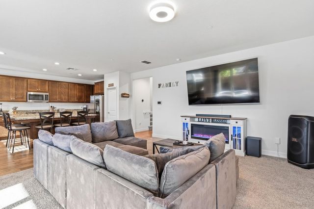 398 Atlantica Drive S, Madera, CA 93636