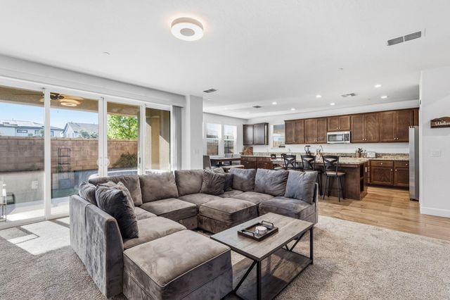 398 Atlantica Drive S, Madera, CA 93636