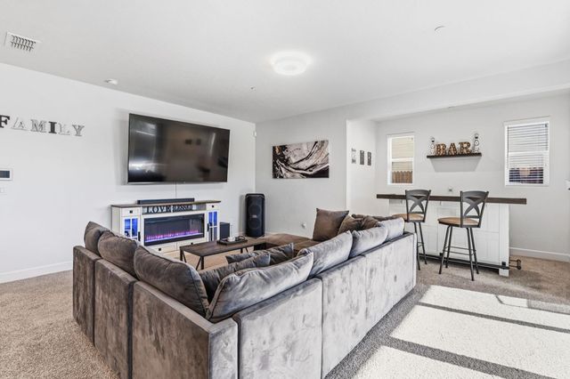 398 Atlantica Drive S, Madera, CA 93636