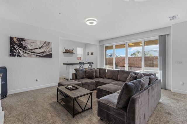 398 Atlantica Drive S, Madera, CA 93636