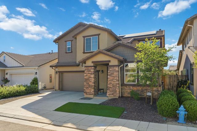 398 Atlantica Drive S, Madera, CA 93636