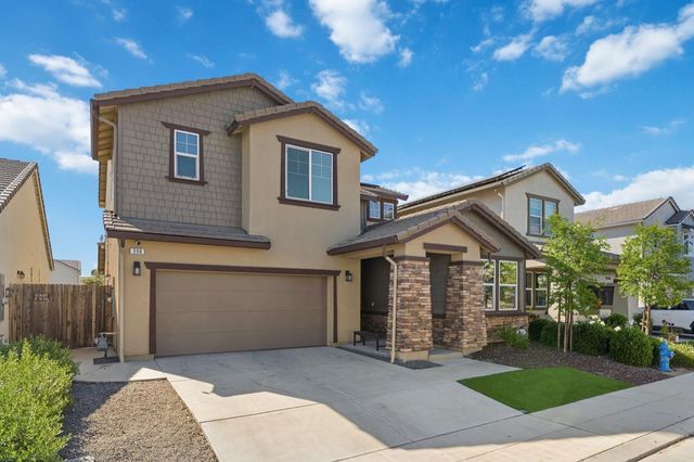 398 Atlantica Drive S, Madera, CA 93636