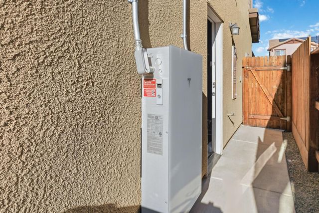 398 Atlantica Drive S, Madera, CA 93636