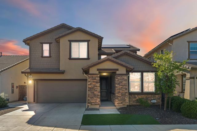 398 Atlantica Drive S, Madera, CA 93636