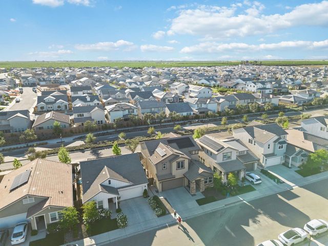 398 Atlantica Drive S, Madera, CA 93636