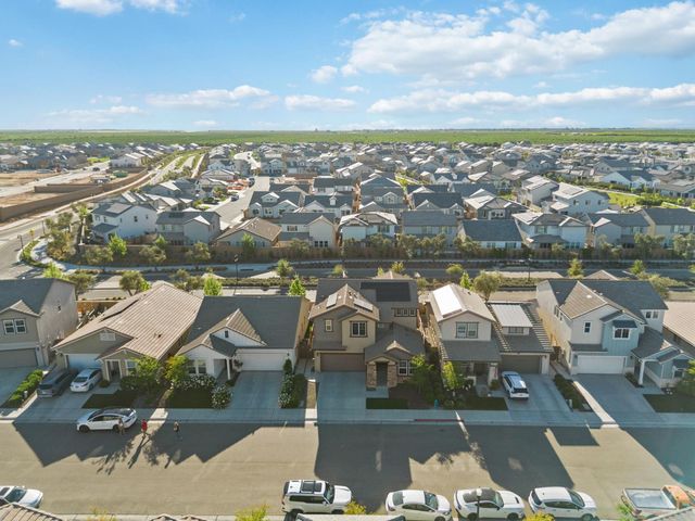 398 Atlantica Drive S, Madera, CA 93636