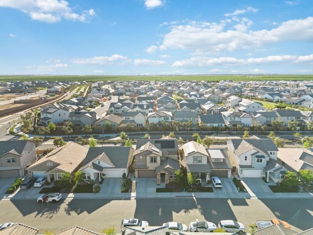 398 Atlantica Drive S, Madera, CA 93636