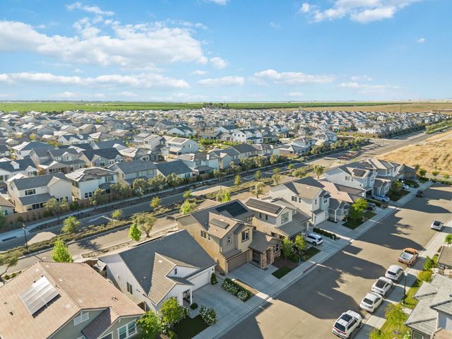 398 Atlantica Drive S, Madera, CA 93636