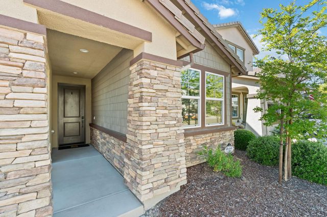 398 Atlantica Drive S, Madera, CA 93636