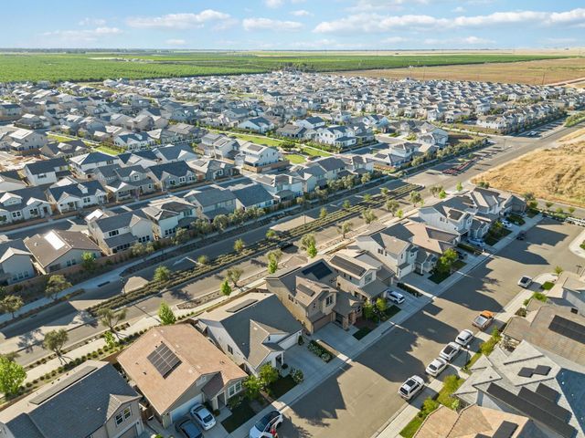 398 Atlantica Drive S, Madera, CA 93636