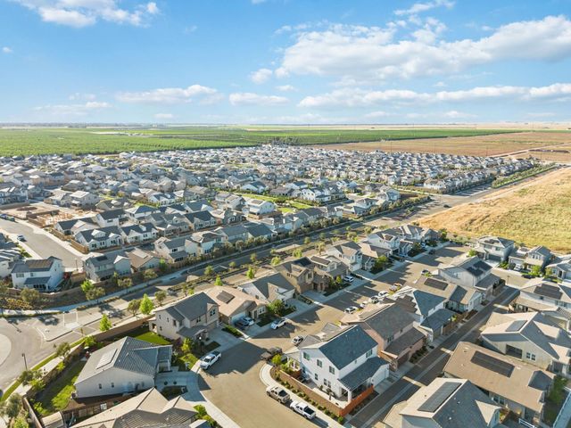 398 Atlantica Drive S, Madera, CA 93636