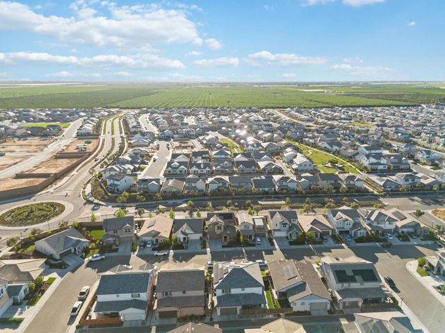 398 Atlantica Drive S, Madera, CA 93636