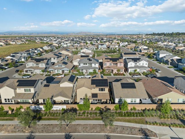 398 Atlantica Drive S, Madera, CA 93636