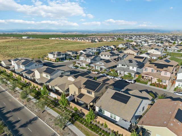 398 Atlantica Drive S, Madera, CA 93636