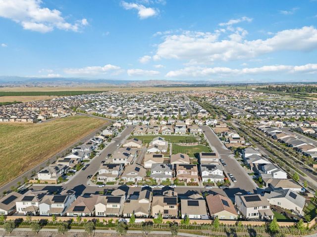 398 Atlantica Drive S, Madera, CA 93636