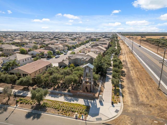 398 Atlantica Drive S, Madera, CA 93636