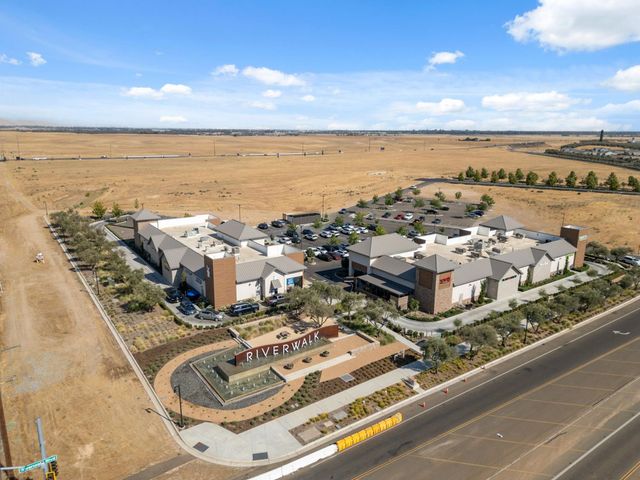 398 Atlantica Drive S, Madera, CA 93636