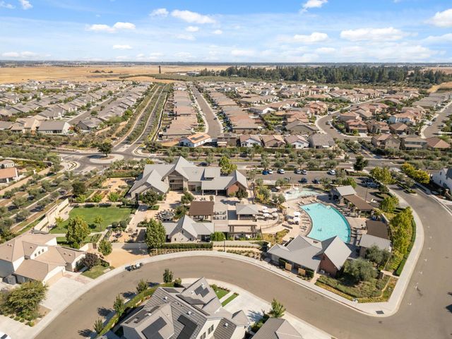 398 Atlantica Drive S, Madera, CA 93636