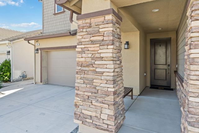 398 Atlantica Drive S, Madera, CA 93636