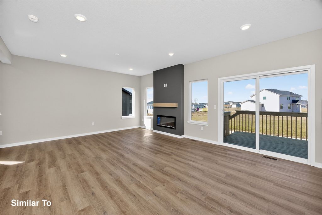 4271 Grover Woods Lane, Des Moines, IA 50317