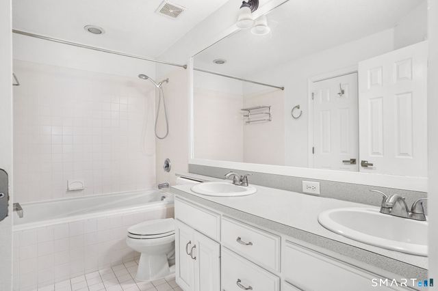 631 Danbury Road APT 28, Ridgefield, CT 06877