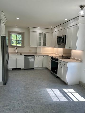 831 Lexington Rd, Concord, MA 01742