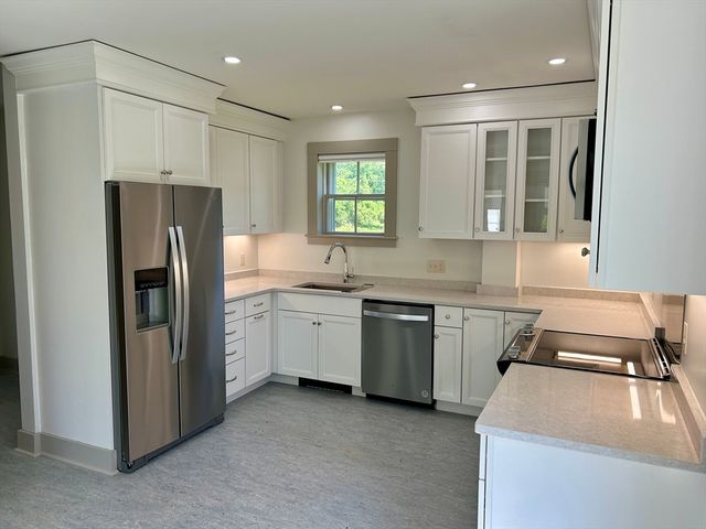 831 Lexington Rd, Concord, MA 01742