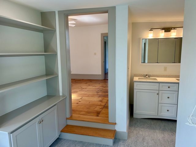 831 Lexington Rd, Concord, MA 01742