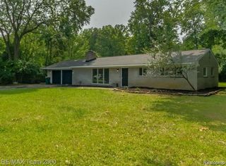 28045 W GREENMEADOW Circle, Farmington Hills, MI 48334