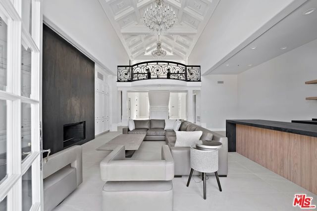 2387 Stratford Circle, Los Angeles, CA 90077