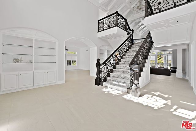 2387 Stratford Circle, Los Angeles, CA 90077