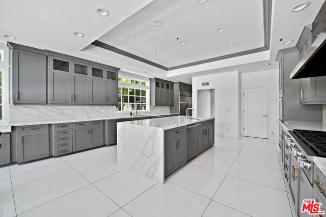 2387 Stratford Circle, Los Angeles, CA 90077
