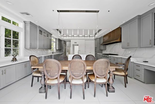 2387 Stratford Circle, Los Angeles, CA 90077