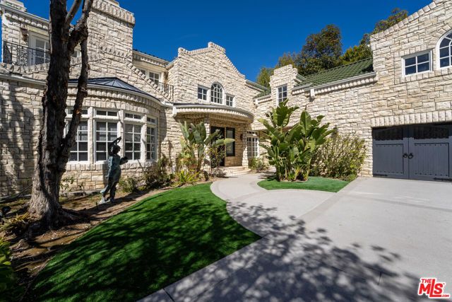 2387 Stratford Circle, Los Angeles, CA 90077