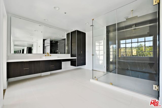 2387 Stratford Circle, Los Angeles, CA 90077