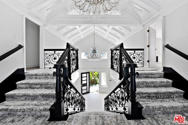 2387 Stratford Circle, Los Angeles, CA 90077