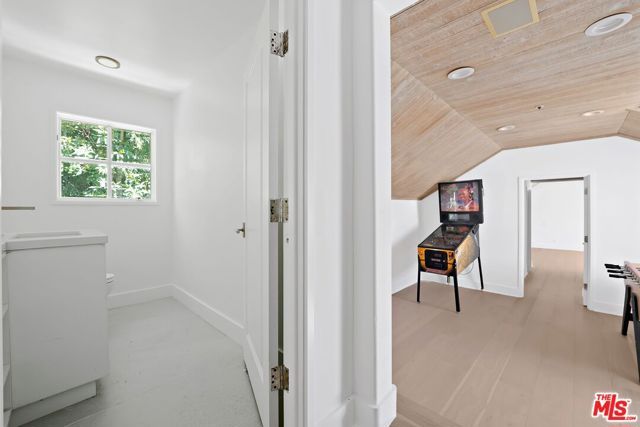 2387 Stratford Circle, Los Angeles, CA 90077