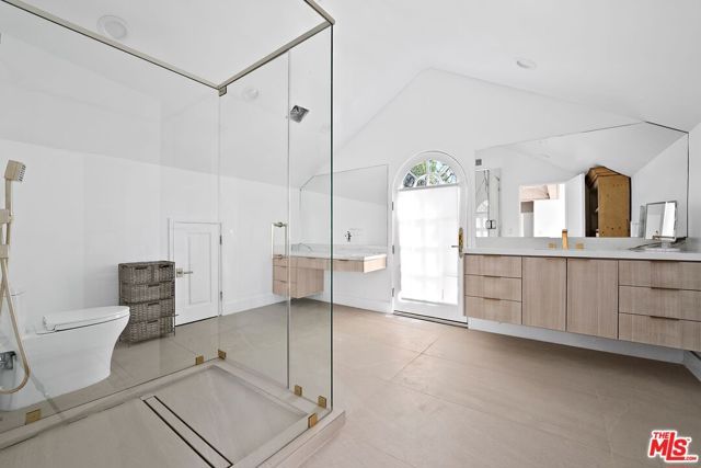 2387 Stratford Circle, Los Angeles, CA 90077
