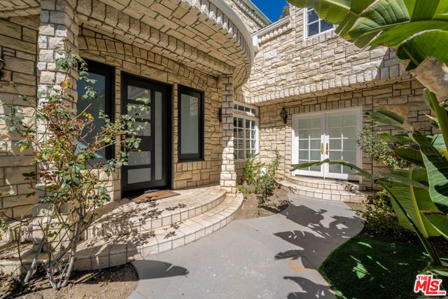 2387 Stratford Circle, Los Angeles, CA 90077