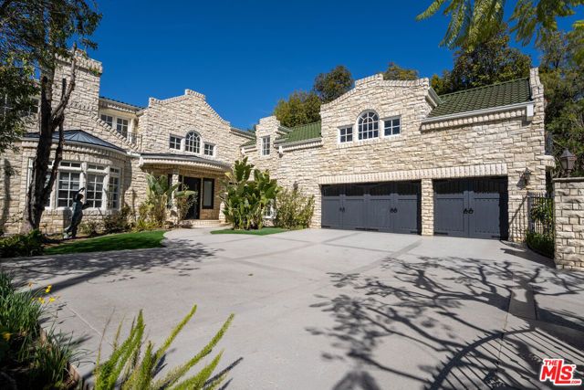 2387 Stratford Circle, Los Angeles, CA 90077