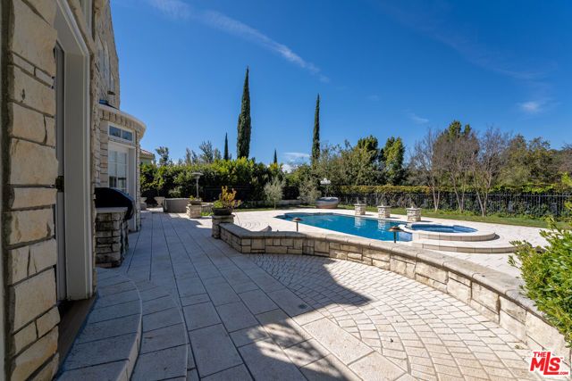 2387 Stratford Circle, Los Angeles, CA 90077