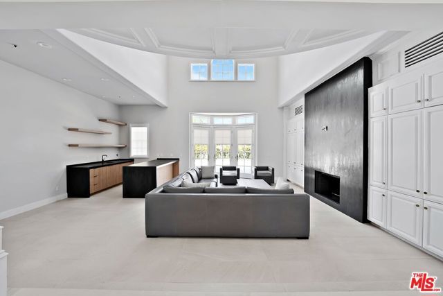 2387 Stratford Circle, Los Angeles, CA 90077