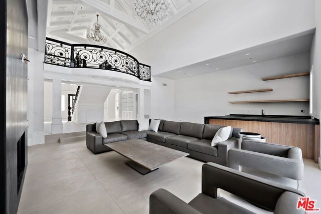2387 Stratford Circle, Los Angeles, CA 90077