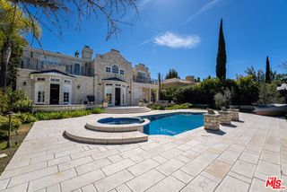 2387 Stratford Circle, Los Angeles, CA 90077