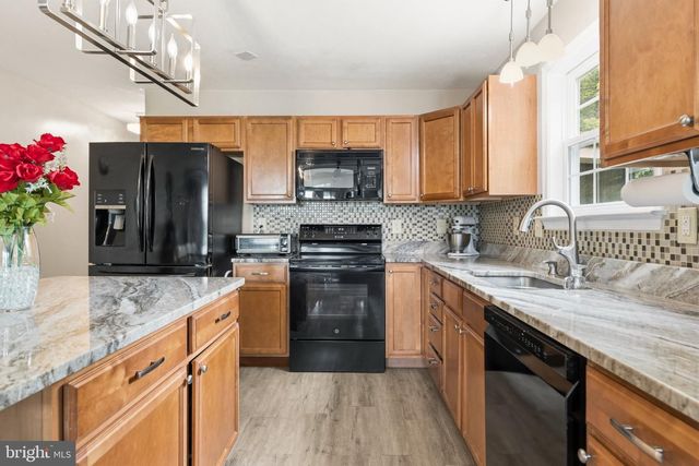 900 ENFIELD DR, Winchester, VA 22602